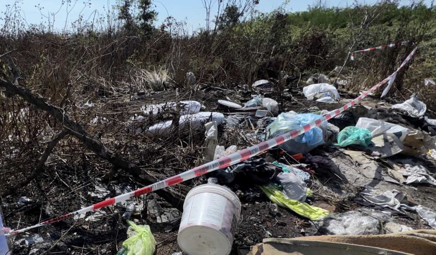 Rifiuti e degrado, maxi blitz nel Casertano: trovata anche un’auto rubata