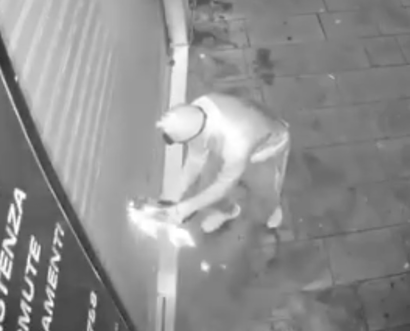 Incubo furti a Scafati, negozio di telefonia preso di mira tre volte in 72 ore