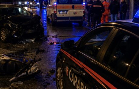 Tragico incidente a Nola, scontro tra auto e scooter: muore ragazza di 26 anni