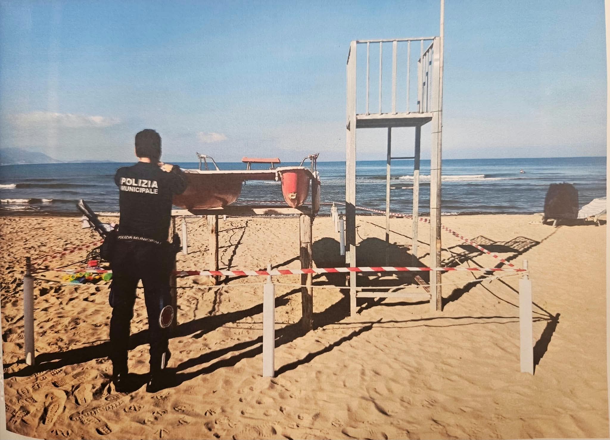 giugliano gli revocano la concessione balneare ma il lido resta scatta il sequestro da Teleclubitalia.it giugliano gli revocano la concessione balneare ma il lido resta scatta il sequestro