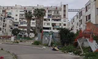 Ponticelli, raid nella notte nel cantiere degli alloggi comunali: devastate strutture e campo da tennis
