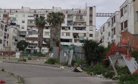 Ponticelli, raid nella notte nel cantiere degli alloggi comunali: devastate strutture e campo da tennis