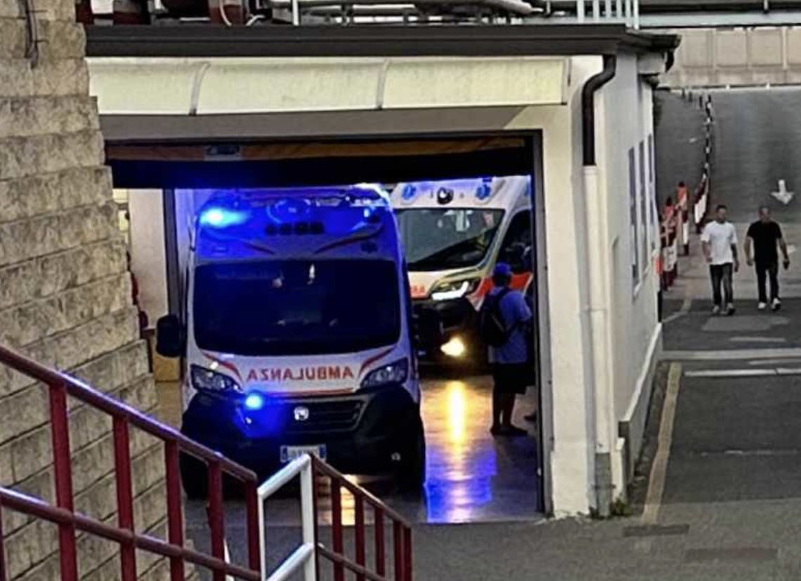 giugliano moglie ferita e portata in ospedale il marito la segue e scoppia il caos al pronto soccorso da Teleclubitalia.it giugliano moglie ferita e portata in ospedale il marito la segue e scoppia il caos al pronto soccorso