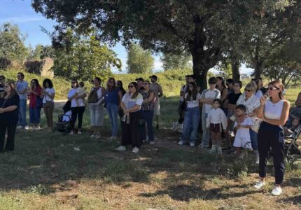Casacelle, protesta dopo il rogo: decine di cittadini in strada