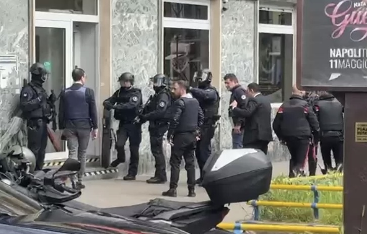 Rapina Crédit Agricole al Vomero, indaga l’Antimafia: ipotesi regia della camorra dietro il colpo