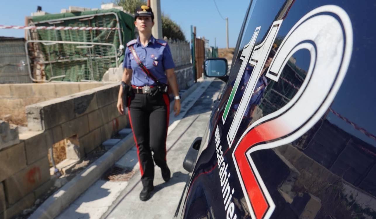 castel volturno tenta di forzare porta di casa il vicino lo nota e chiama i carabinieri da Teleclubitalia.it castel volturno tenta di forzare porta di casa il vicino lo nota e chiama i carabinieri
