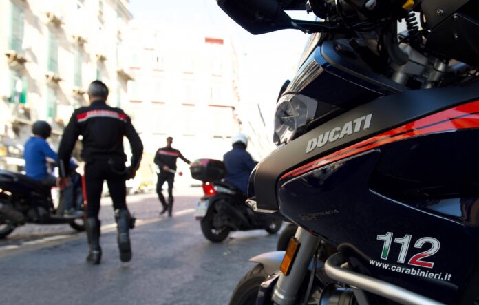 vomero 16enne accoltellato alla schiena in piazza vanvitelli indagano i carabinieri da Teleclubitalia.it vomero 16enne accoltellato alla schiena in piazza vanvitelli indagano i carabinieri