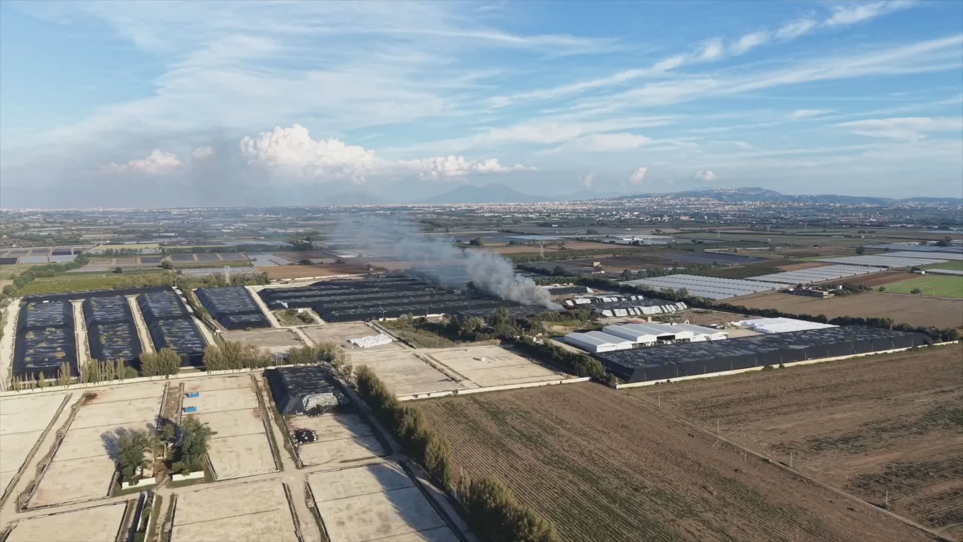 giugliano roghi tossici e incendi a taverna del re oggi consiglio monotematico da Teleclubitalia.it giugliano roghi tossici e incendi a taverna del re oggi consiglio monotematico