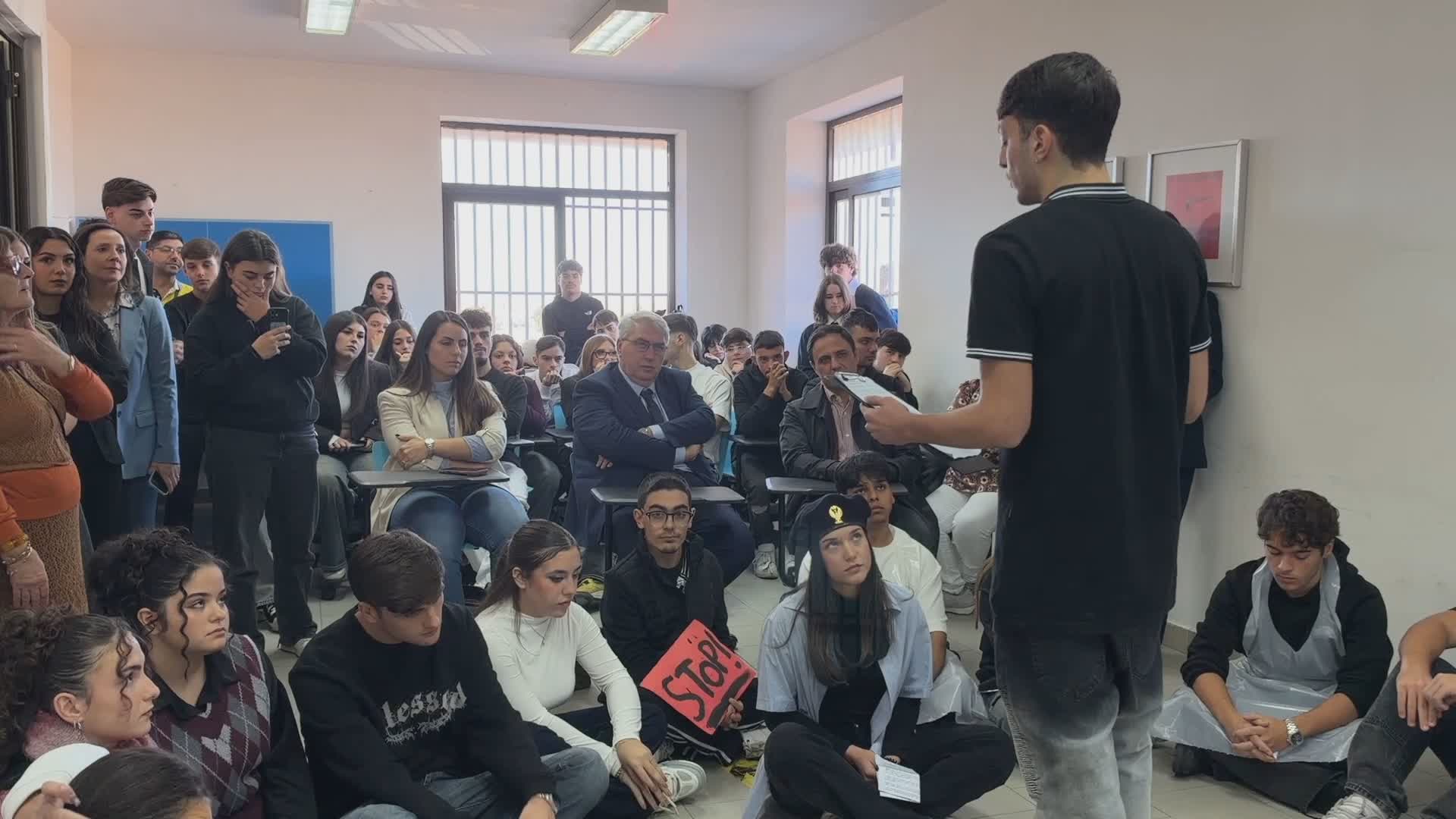 istituto cartesio di qualiano cogestione per approfondire i temi della protesta da Teleclubitalia.it istituto cartesio di qualiano cogestione per approfondire i temi della protesta