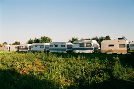 Caravan parcheggiate, foto di repertorio non riferita ai campi di Giugliano