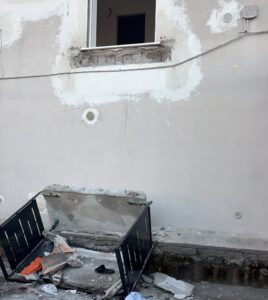 Il balconcino crollato in via del Canneto a Santa Maria la Carità