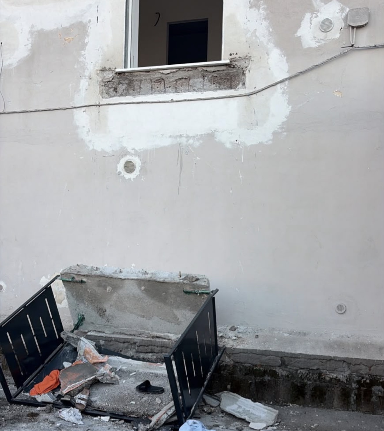 Il balconcino crollato in via del Canneto a Santa Maria la Carità