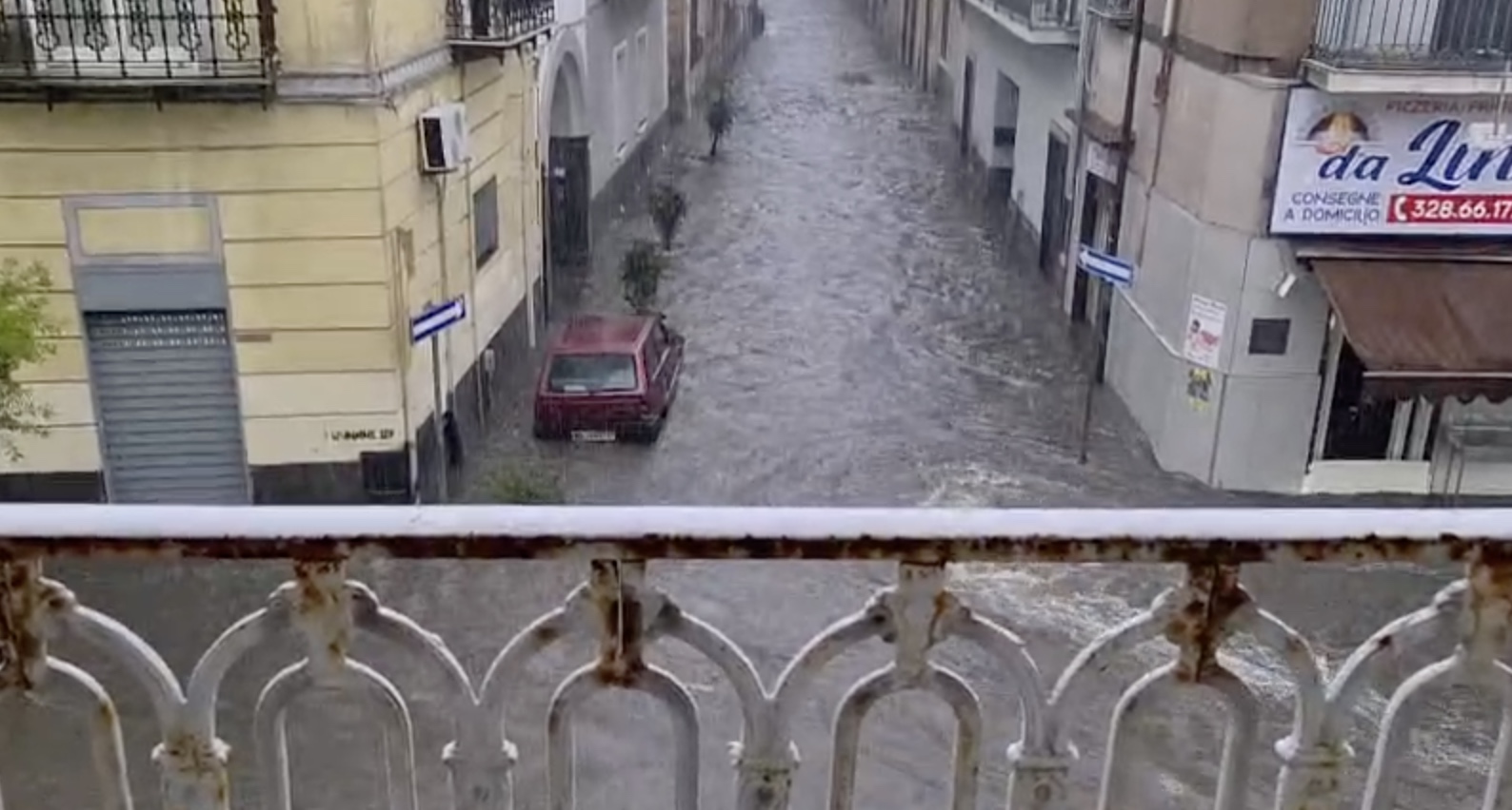 Giugliano, scuole chiuse il 9 ottobre per allerta arancione. Sindaco firma ordinanza