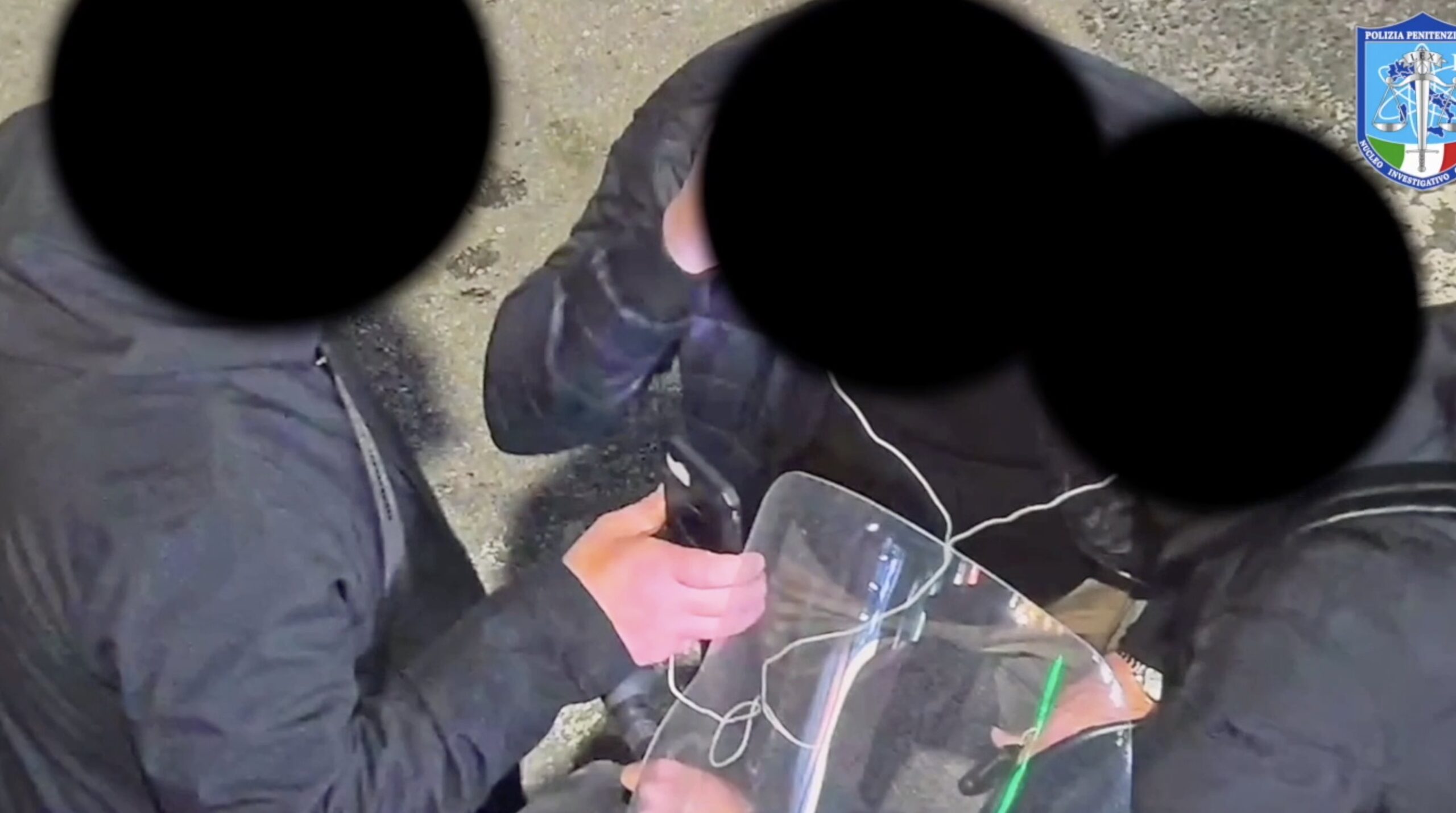 Camorra, il carcere non fermava gli affari dei clan: ordini, estorsioni e traffico di cocaina dalle celle