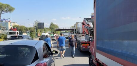 Blocco tir, il Governo convoca il Cdm: decreto da un miliardo per sbloccare la protesta