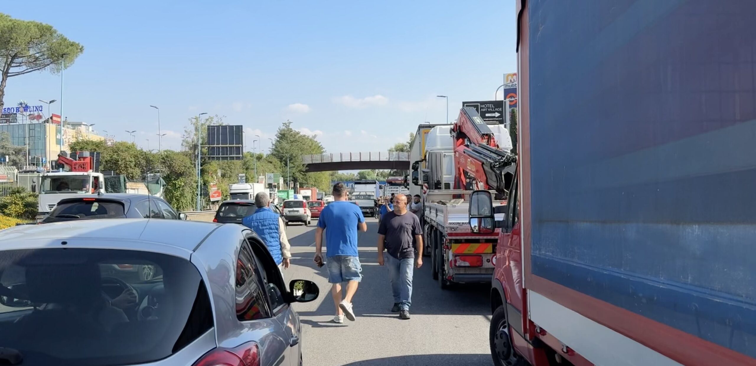 Blocco tir, il Governo convoca il Cdm: decreto da un miliardo per sbloccare la protesta