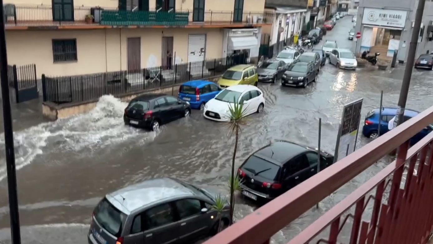 dopo ogni allagamento la solita politica un fiume di post poche soluzioni da Teleclubitalia.it dopo ogni allagamento la solita politica un fiume di post poche soluzioni