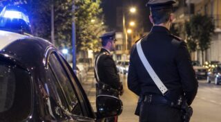 Casoria, evade dai domiciliari per comprare il vino: 59enne sorpreso dai carabinieri sotto casa