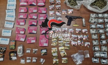 Acerra, lo spaccio diventa un brand: marijuana ‘Rozay’ in bustine rosa come un prodotto di lusso