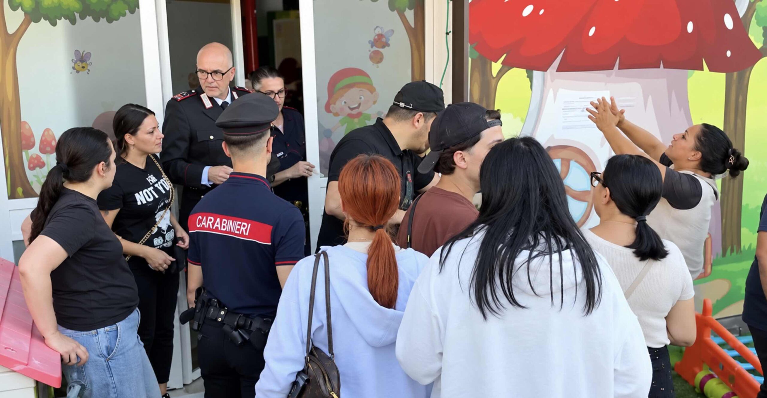 giugliano caos davanti a un asilo nido in via san vito maltrattano i bimbi da Teleclubitalia.it giugliano caos davanti a un asilo nido in via san vito maltrattano i bimbi