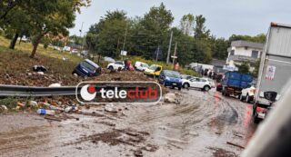 Tragedia sfiorata tra Qualiano e Villaricca: salta tombino e auto finisce fuori strada