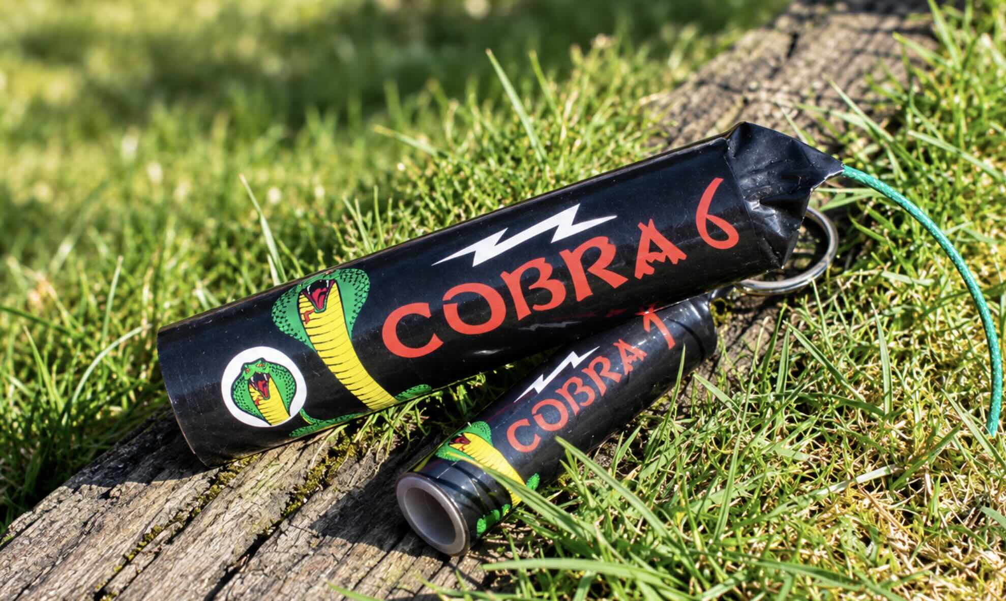 Ischia, un "Cobra" esplode nella mano di un 14enne: festa di compleanno finisce nel dramma