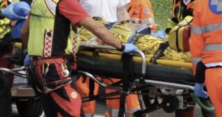 Tragedia sulla Napoli-Salerno: muore dopo malore improvviso mentre è alla guida