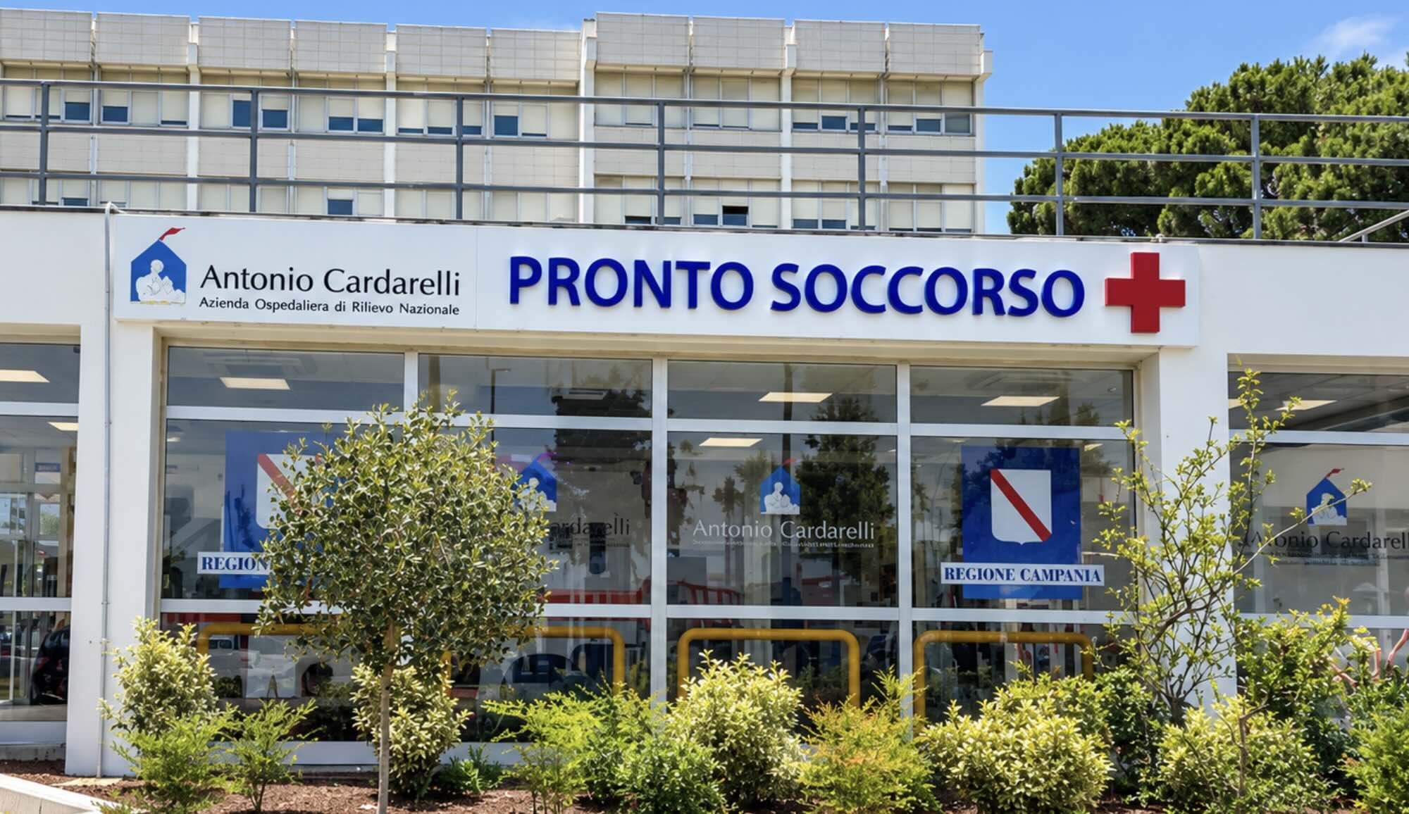 Napoli, 76enne investito da uno scooter: muore in ospedale
