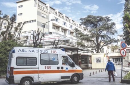 Castellammare, neonato morto dopo il parto: primario ai domiciliari, sospesi tre sanitari