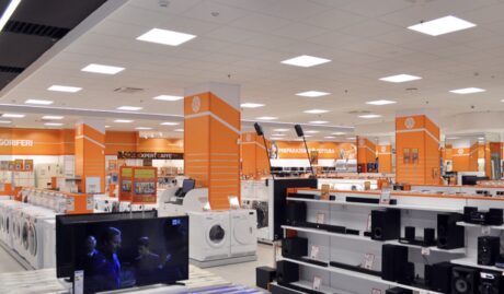 Ercolano, rapina al centro commerciale: banditi assaltano Expert e portano via smartphone e tablet
