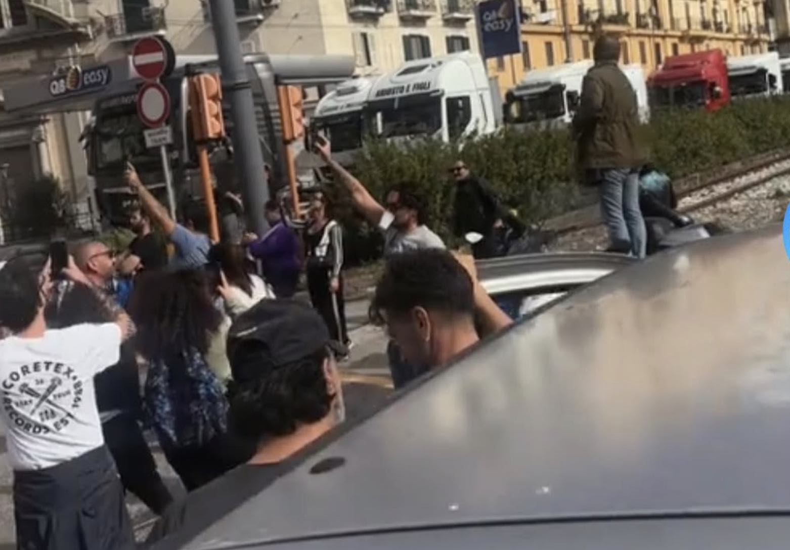napoli la reazione dei camionisti al decreto siamo delusi da Teleclubitalia.it napoli la reazione dei camionisti al decreto siamo delusi