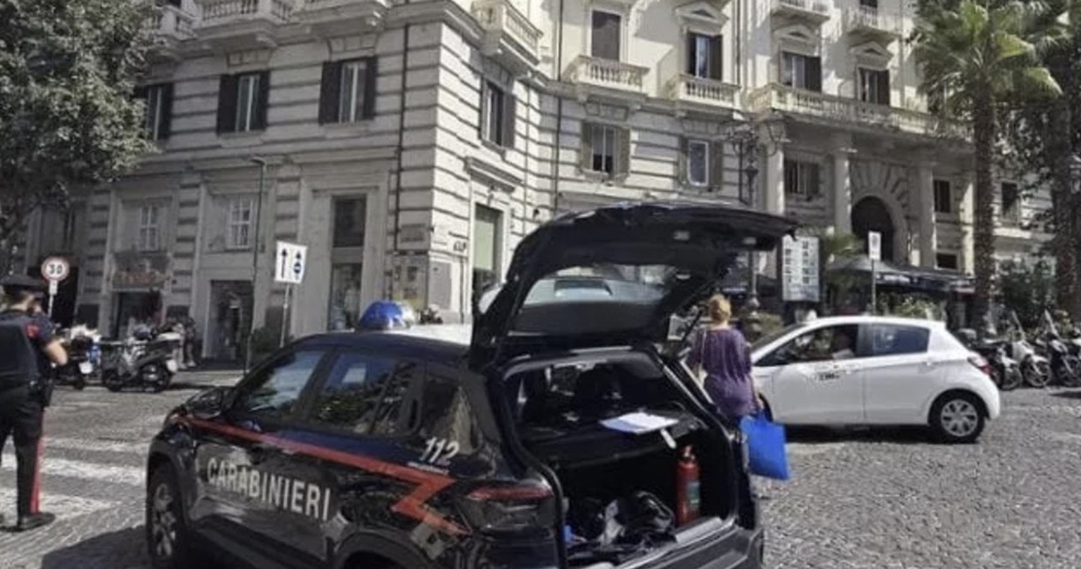 Terrore al Vomero: difende figlie da baby gang, pestato e poi travolto da camion dei rifiuti